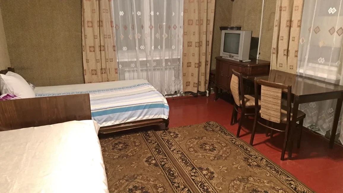 2-кімнатна квартира, Кам’янське: у центрі, сталінка, засклений балкон - фото 3