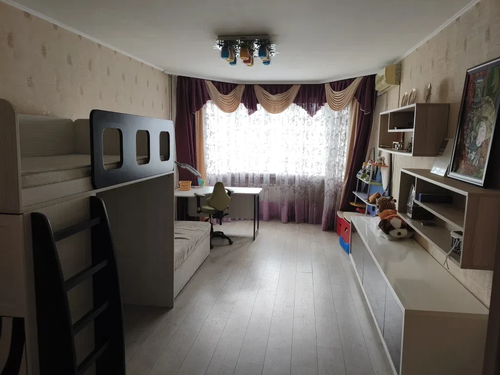 3-комнатная квартира, Черкассы: кухня 14,9 м², парковочное место, фото 5