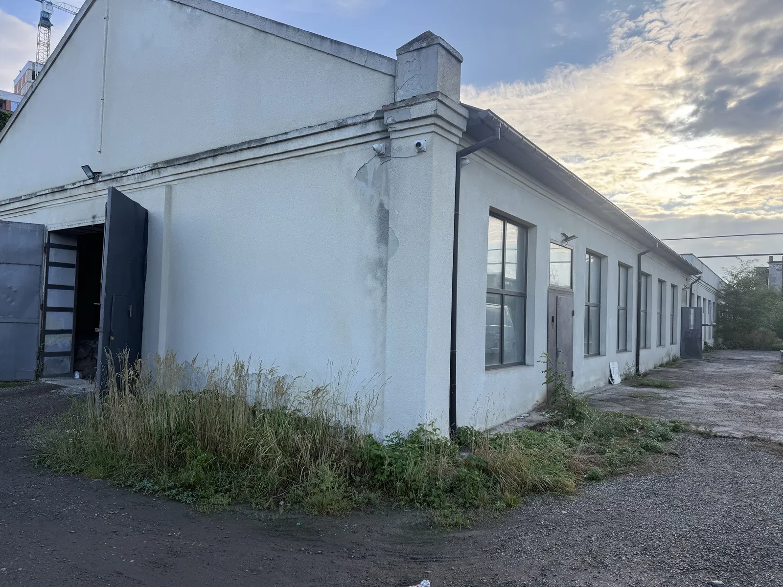 Будівля, вул. Хриплинська: фасадна, великі ворота, під склад, фото 4