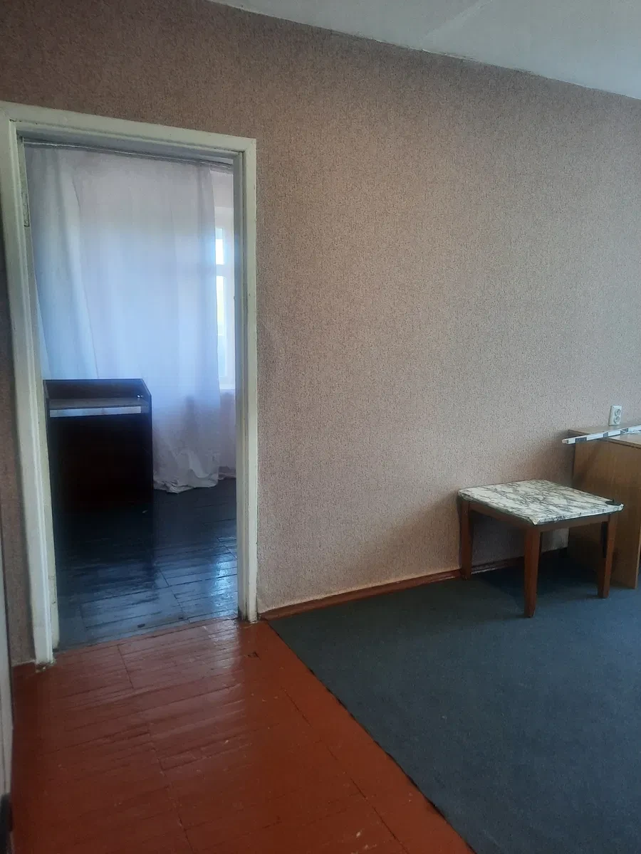 2-кімнатна квартира, Центр: дерев'яні вікна й балкон, торг - фото 2