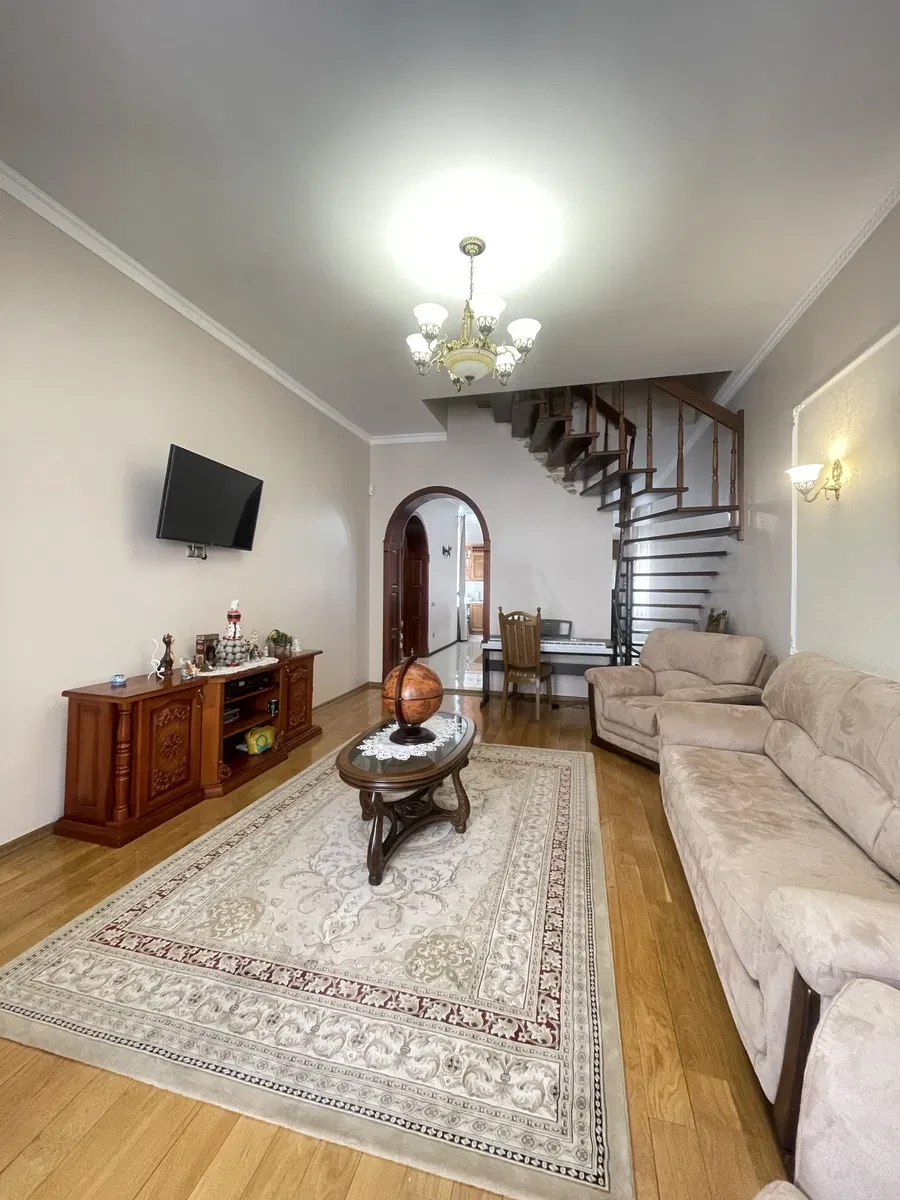 4-комнатная квартира, Ивано-Франковск: двухуровневая, кухня-студия, фото 5