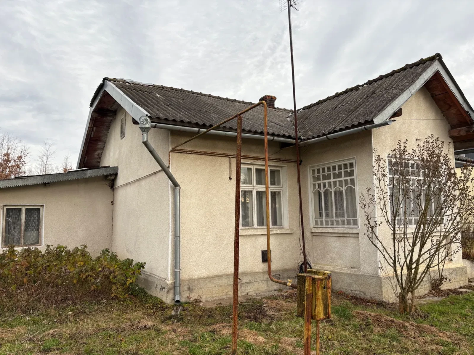 Будинок, Шепарівці: 10 соток, житловий стан, електрика і газ