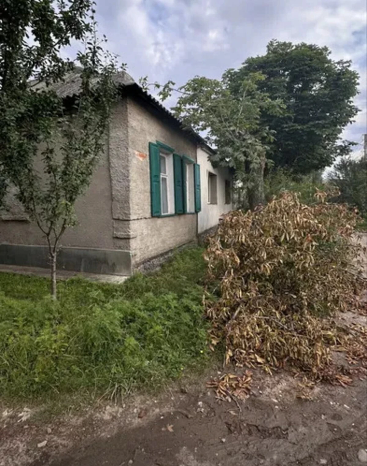 Частина будинку, провулок Будянський: свердловина, сад, сарай