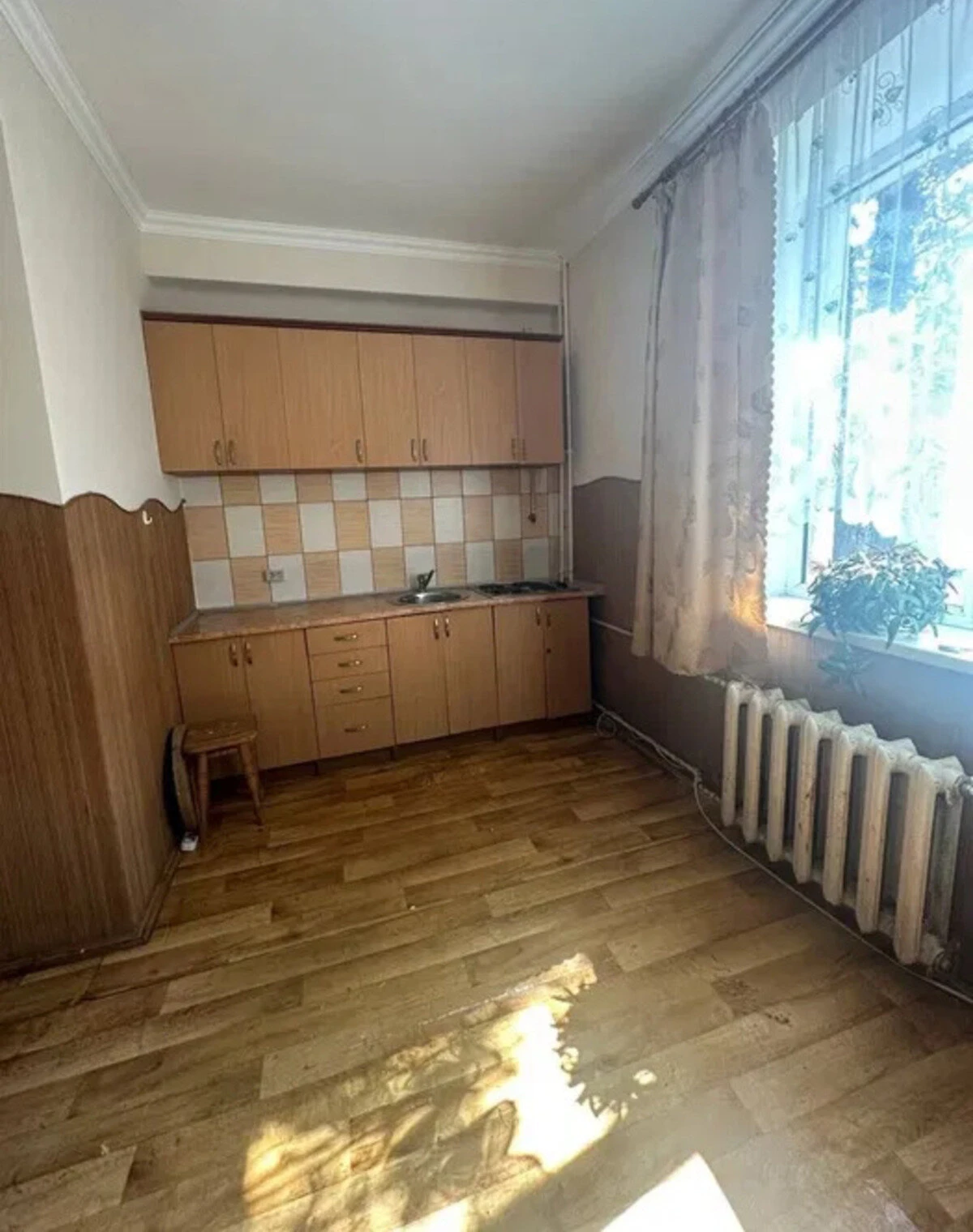 1-кімнатна квартира, Стрий: кухня 13 м², цегляні стіни, фото 5
