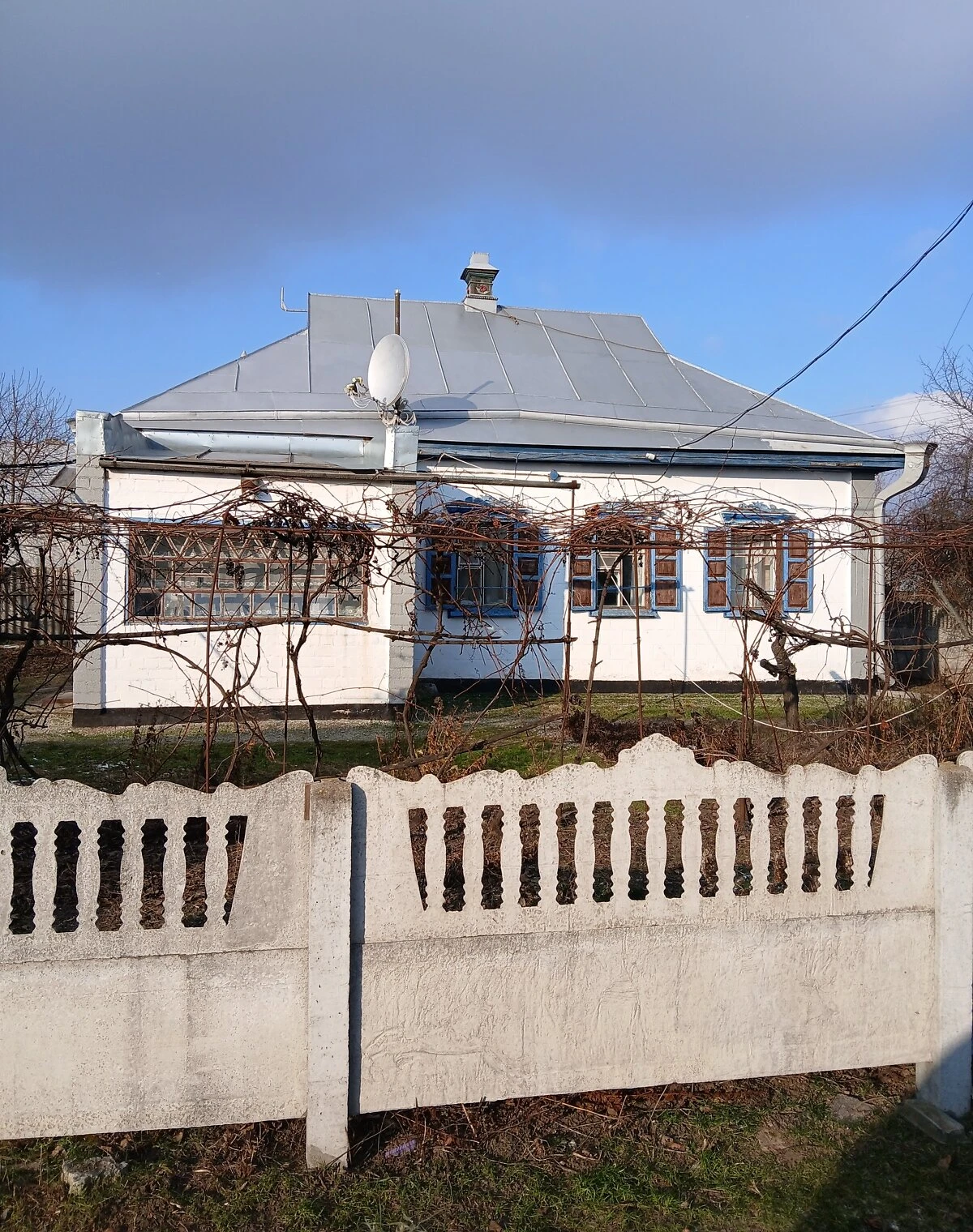 Будинок, Погреби: веранда, свердловина, 25 соток