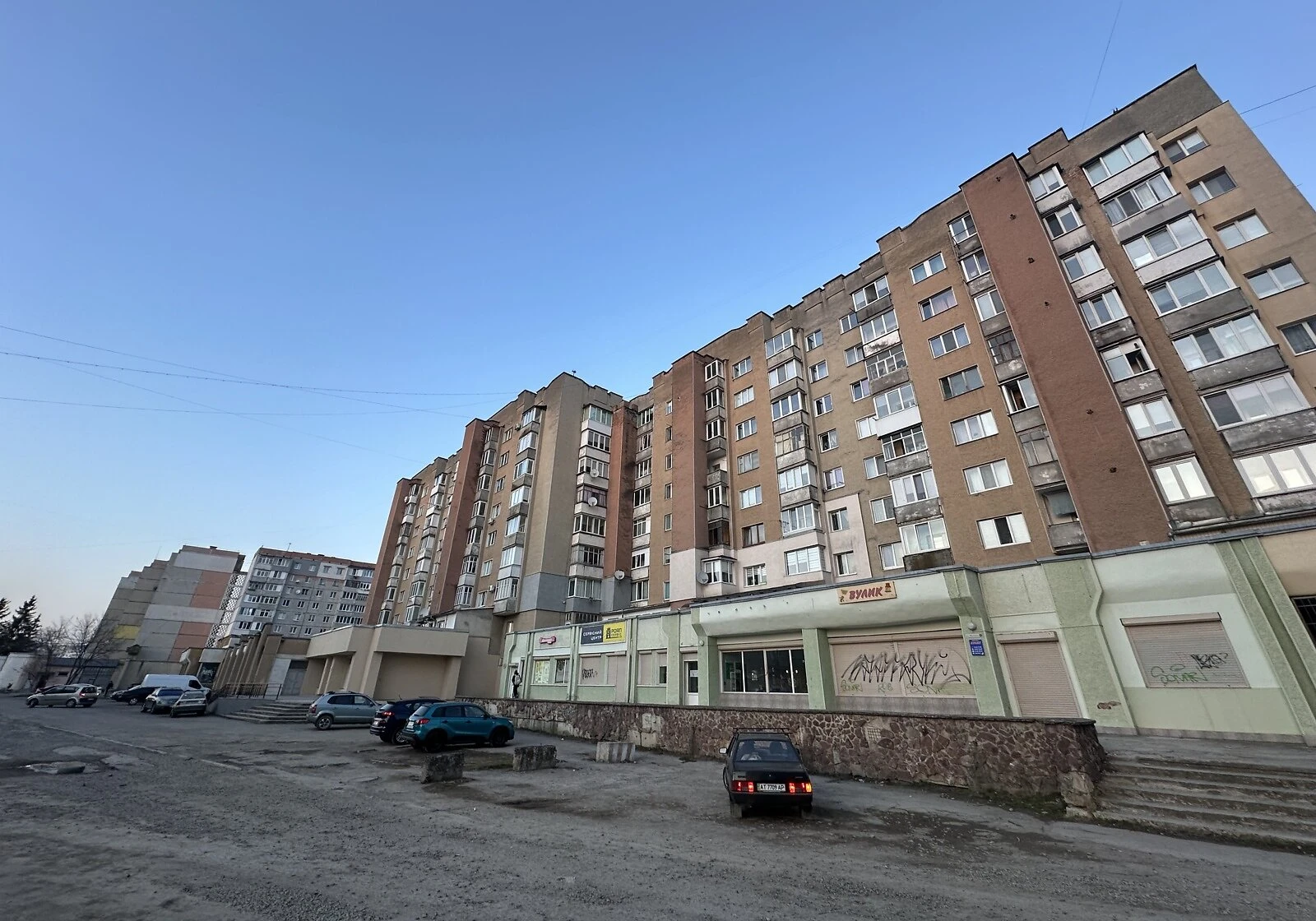 Помещение, Строителей: фасадное, под магазин, открытая стоянка, фото 4