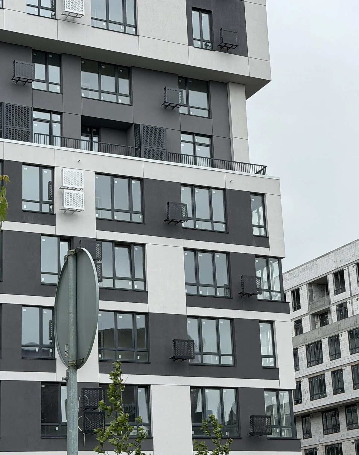 1-кімнатна квартира, Теремки-1: тераса, укриття в будинку - фото 1