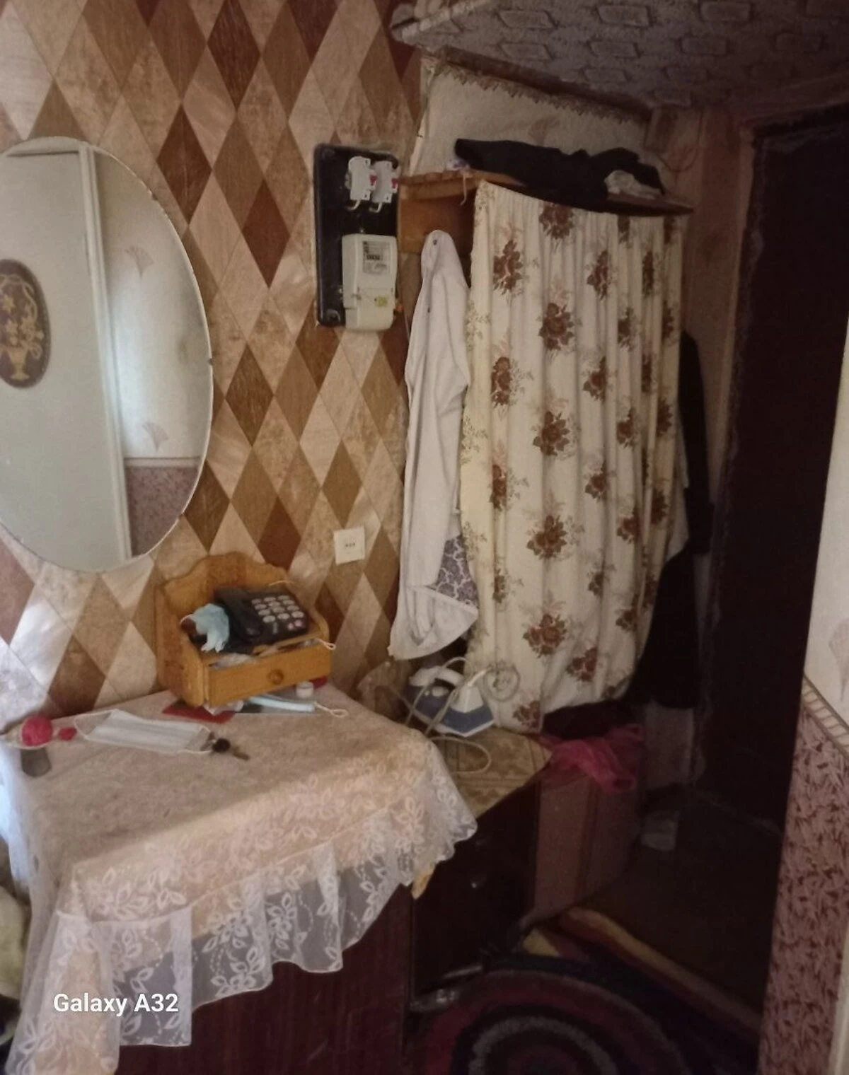 1-кімнатна квартира, Шостка: цегляні стіни, колонка, балкон, фото 3