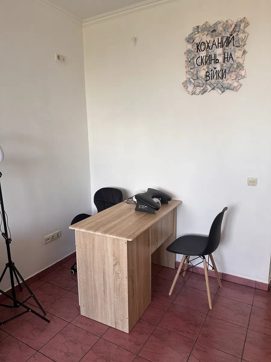 Робоче місце, Чернівці: оренда на 15 днів, кушетка та столи, фото 5