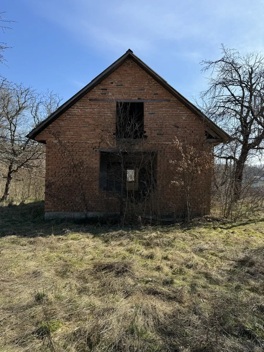 Участок 50 соток, Тячев: асфальтированная дорога, дом и туалет, фото 5