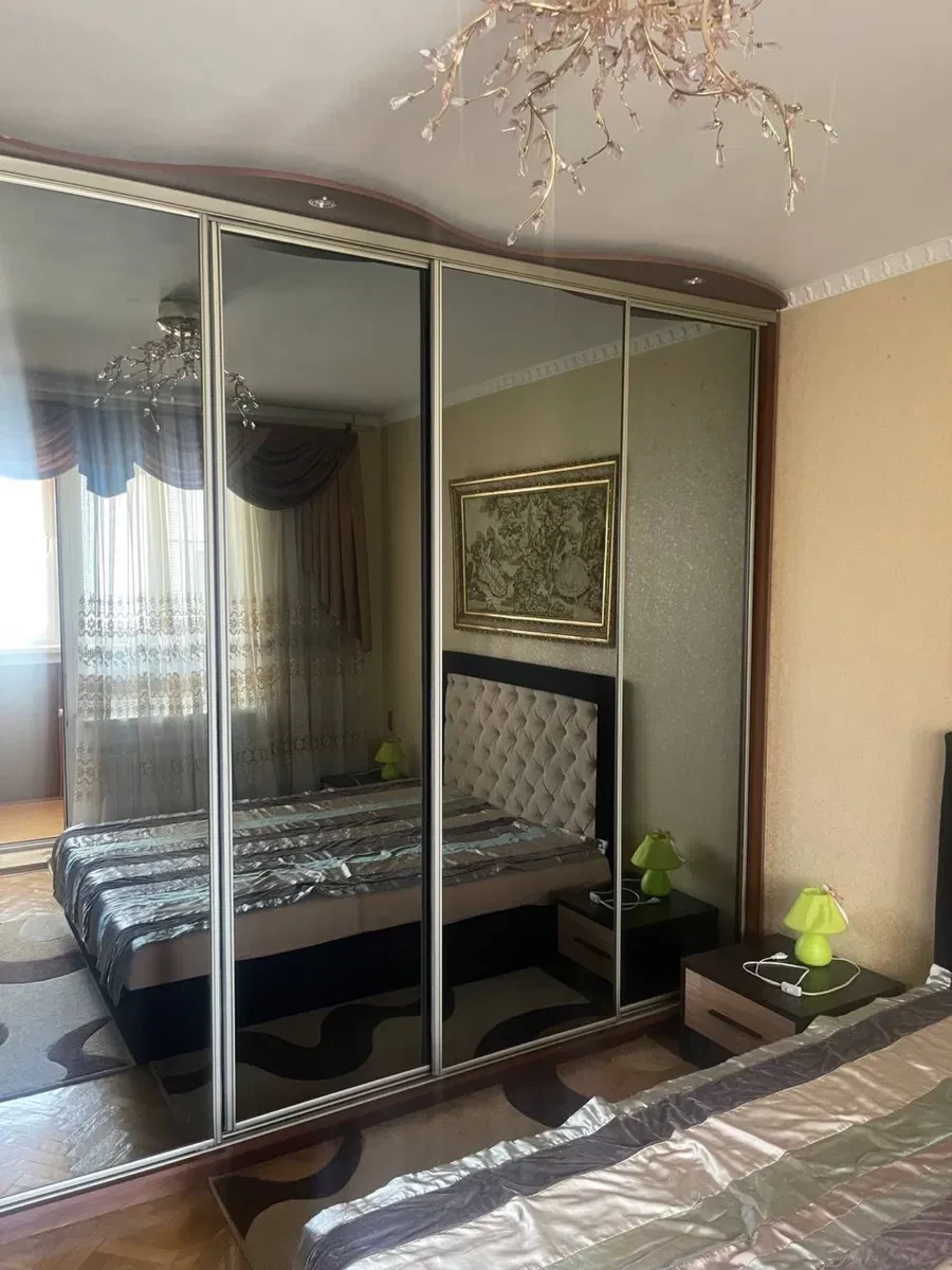 2-комнатная квартира, Деснянский: два балкона, озеро, современная мебель, фото 5