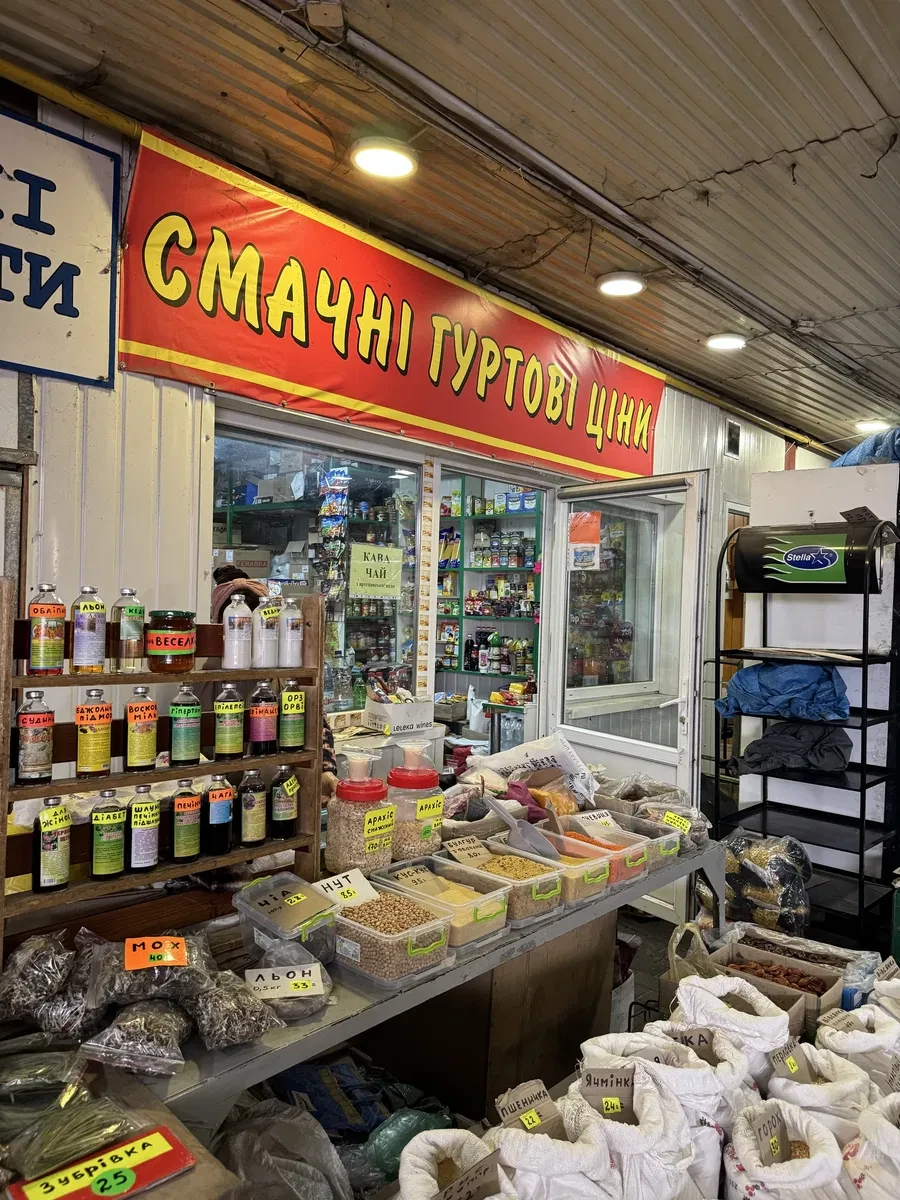 Два магазина на привокзальном рынке: два этажа, арендаторы - фото 1