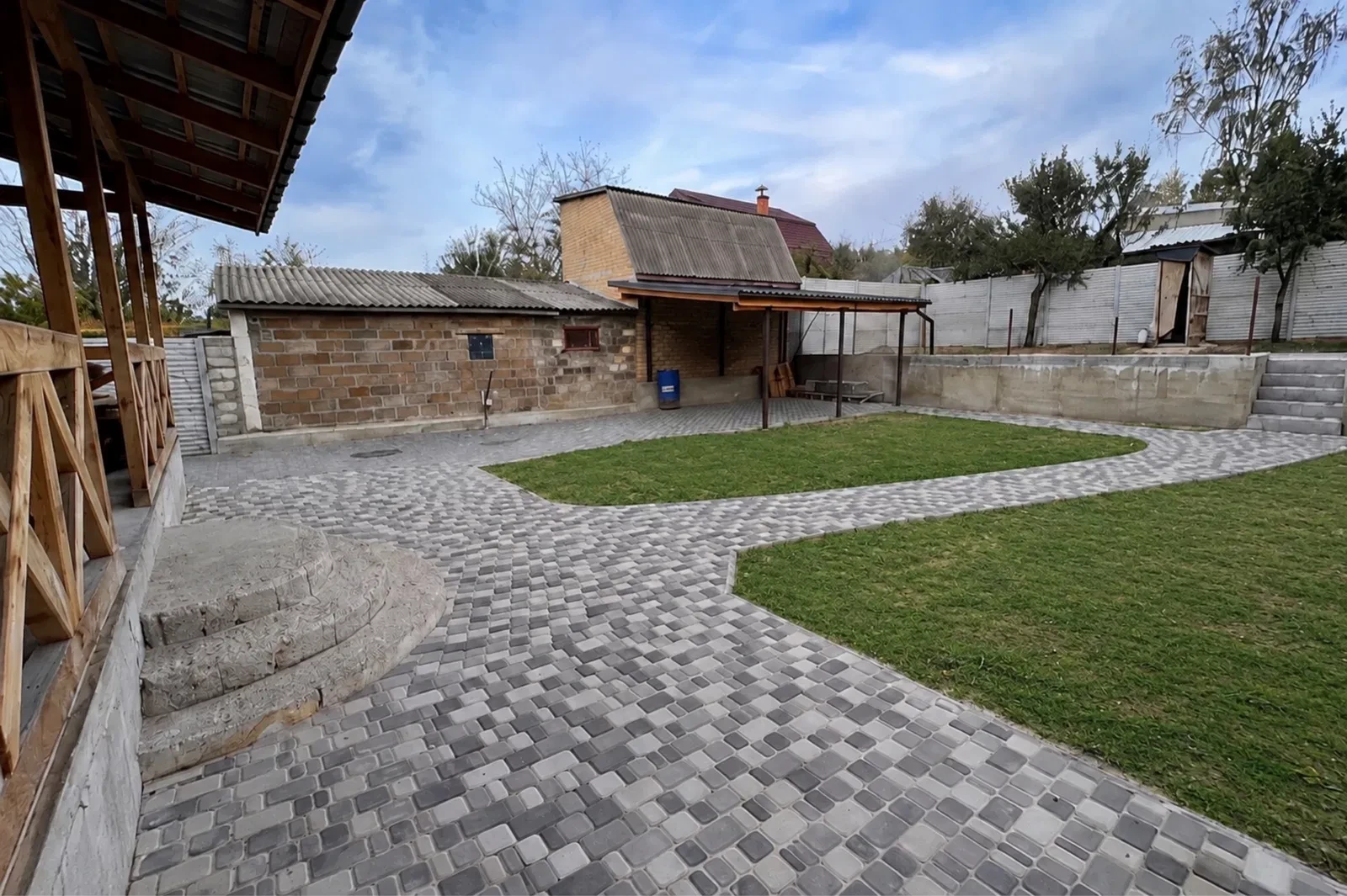 Будинок, Бобриця: тераса 30 м², підвал-укриття, навіс на 2 авто - фото 3