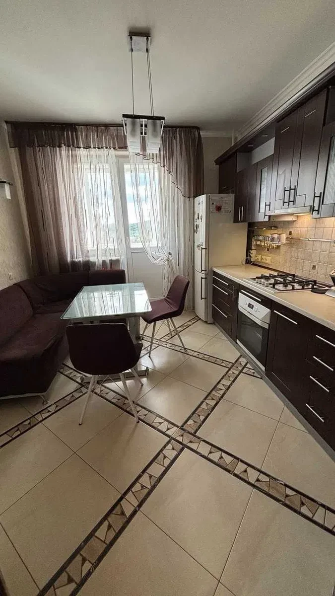 3-кімнатна квартира, Збиранка: резервне живлення, газове опалення, фото 3