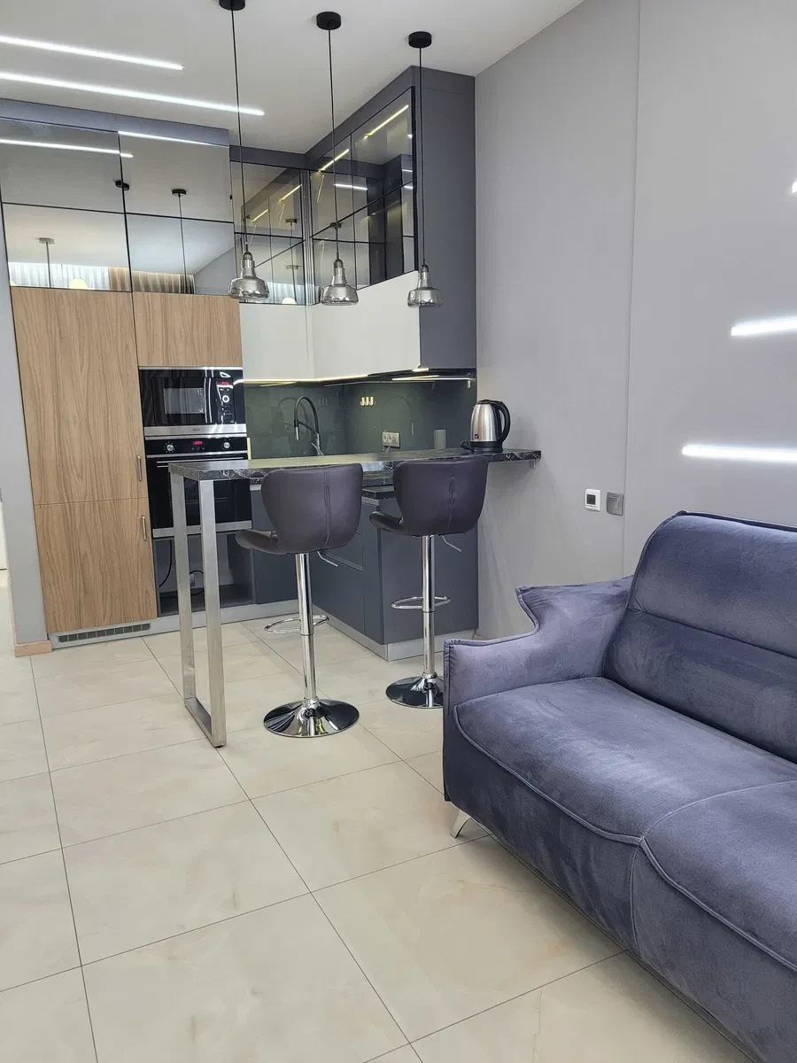 Студія у ЖК Smart Plaza Obolon: 1 хв до метро Мінська, генератор