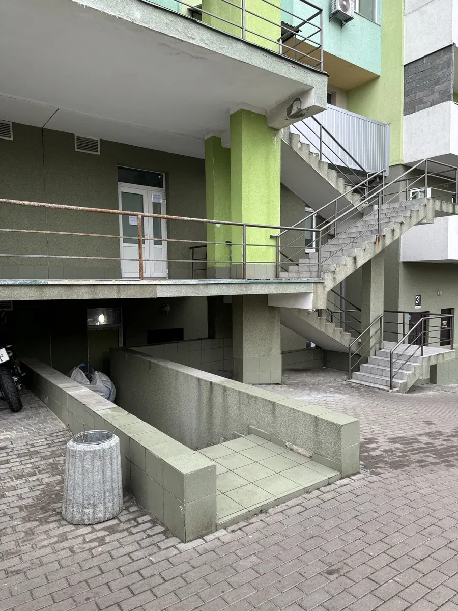 Приміщення у ЖК Відрадний: фасадне, чинний орендар - фото 1