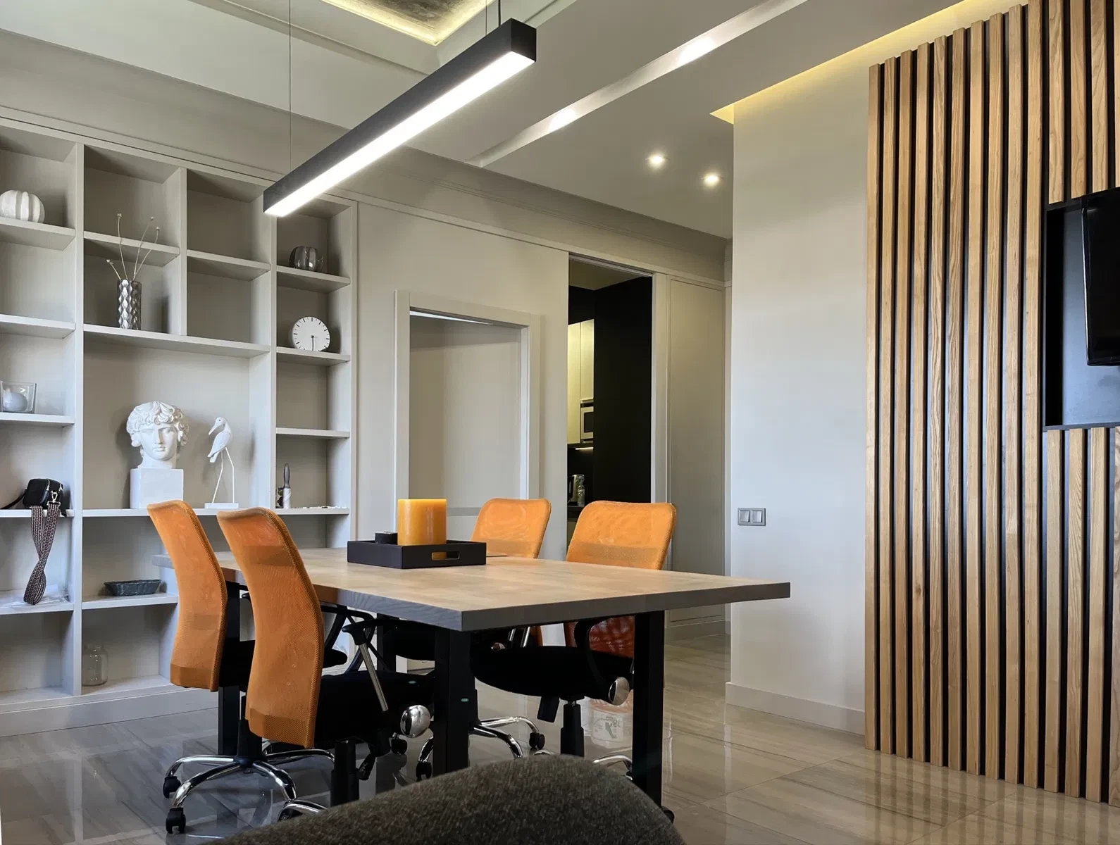 Офіс у ЖК Andersen: тераса 40 м², світло не вимикають - фото 1