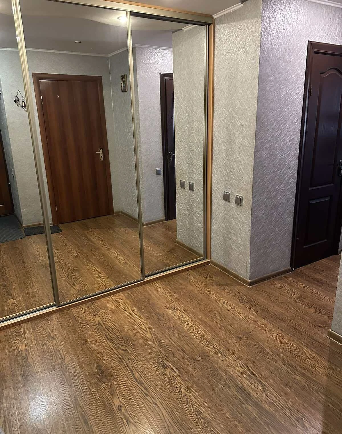 2-кімнатна квартира, Замарстинів: косметичний ремонт, цегляні стіни, фото 4