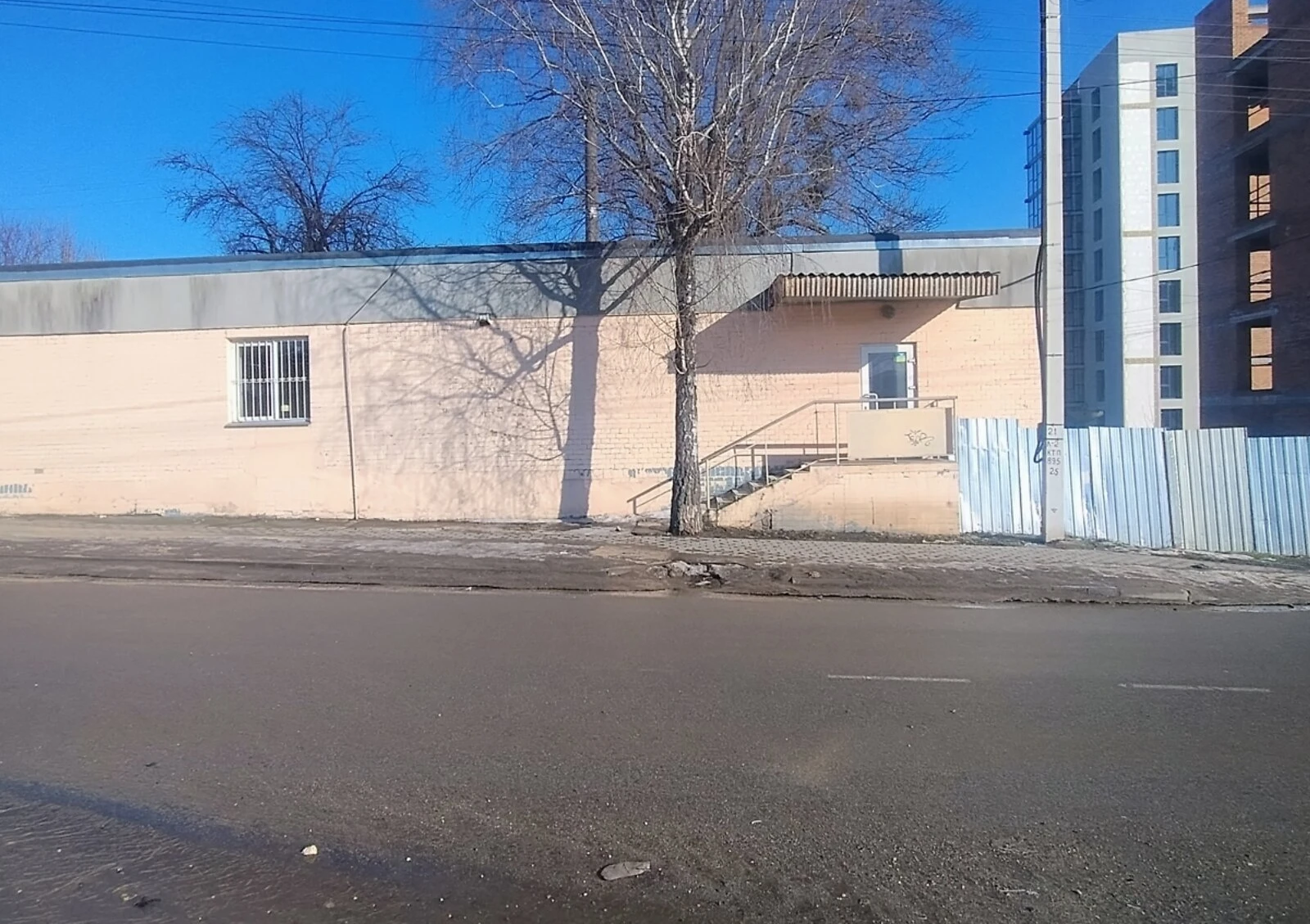 Офіс, Дубове: окрема будівля, 2 входи, 7 приміщень