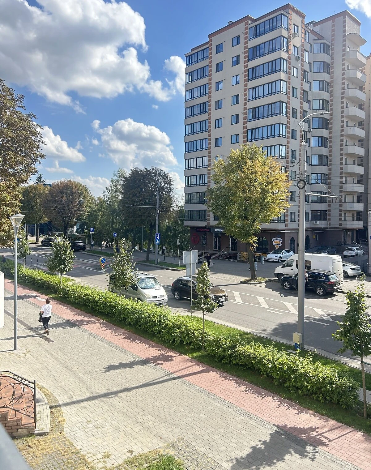 3-кімнатна квартира, Центр: цегляний будинок, потребує ремонту - фото 1