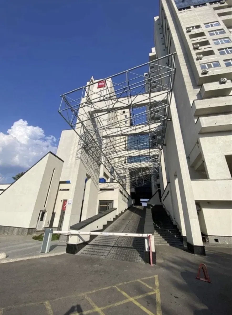 2-кімнатна квартира у ЖК Берестейський: 3 хв до метро, паркінг - фото 4