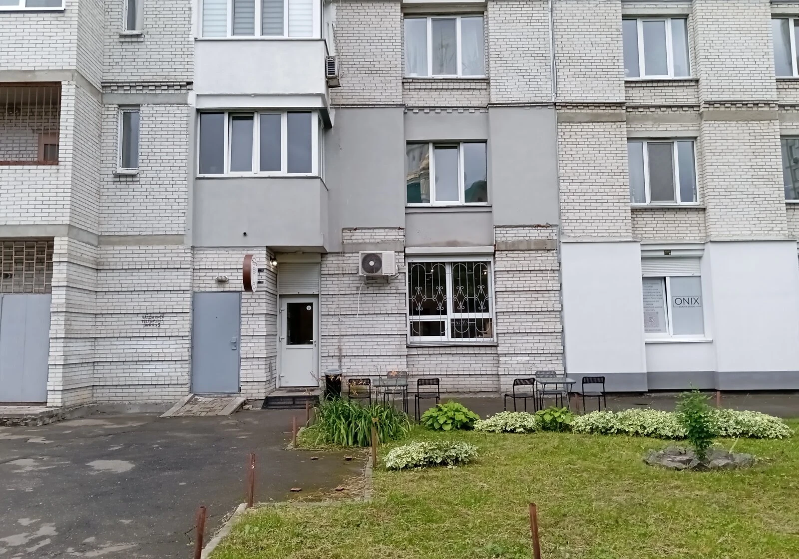Приміщення, Біличі: фасадне, вхід в укриття врівень із землею - фото 2