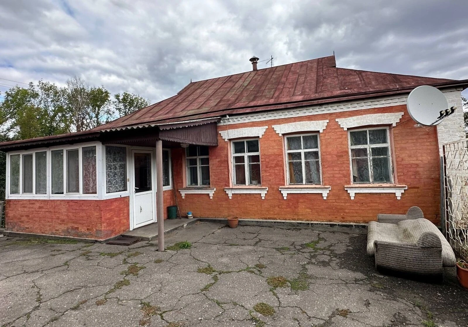Будинок, Запруддя: веранда, криниця - фото 2