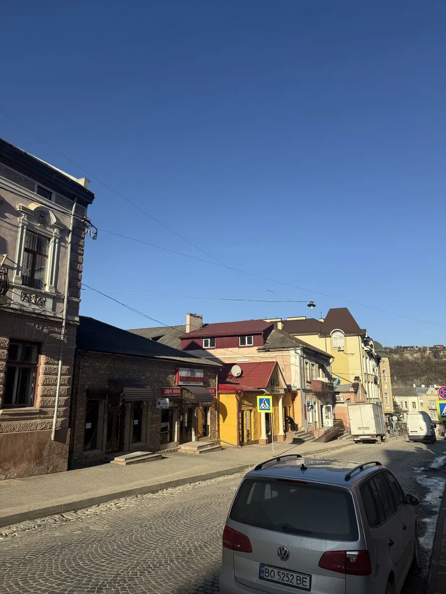 Приміщення, Чортків: центр, фасадний вхід, світло не вимикають, фото 3
