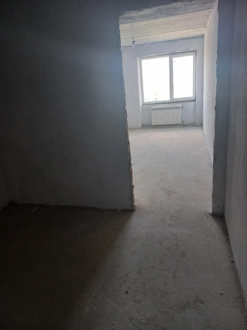 2-кімнатна квартира, Кам'янець-Подільський: 2 засклені балкони, фото 5