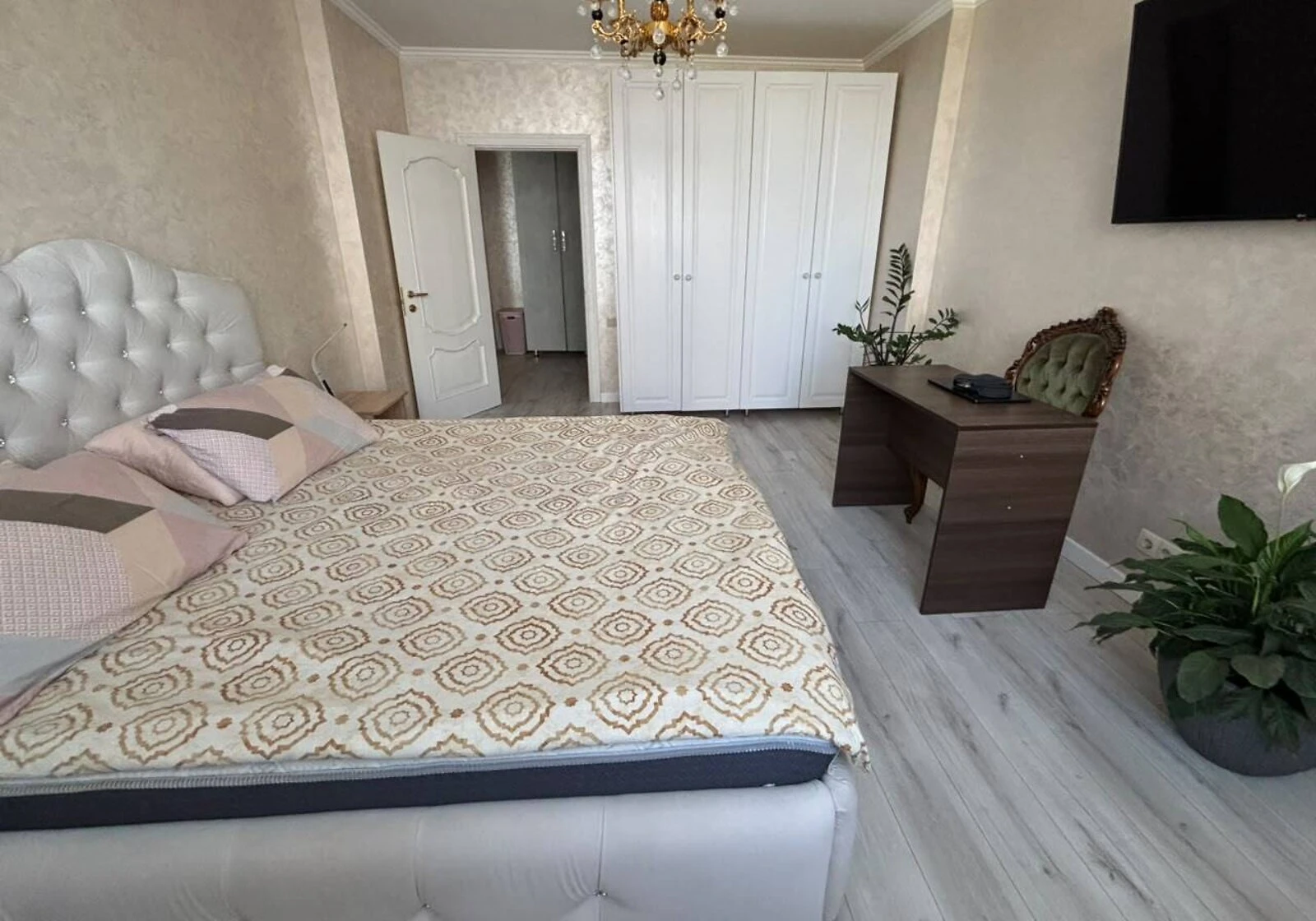 2-кімнатна квартира, Микільська Слобідка: панорамні вікна, фото 5