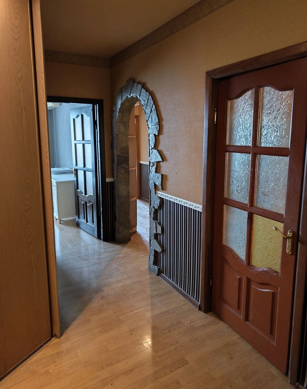 3-кімнатна квартира, Позняки: косметичний ремонт, кухня 20 м²