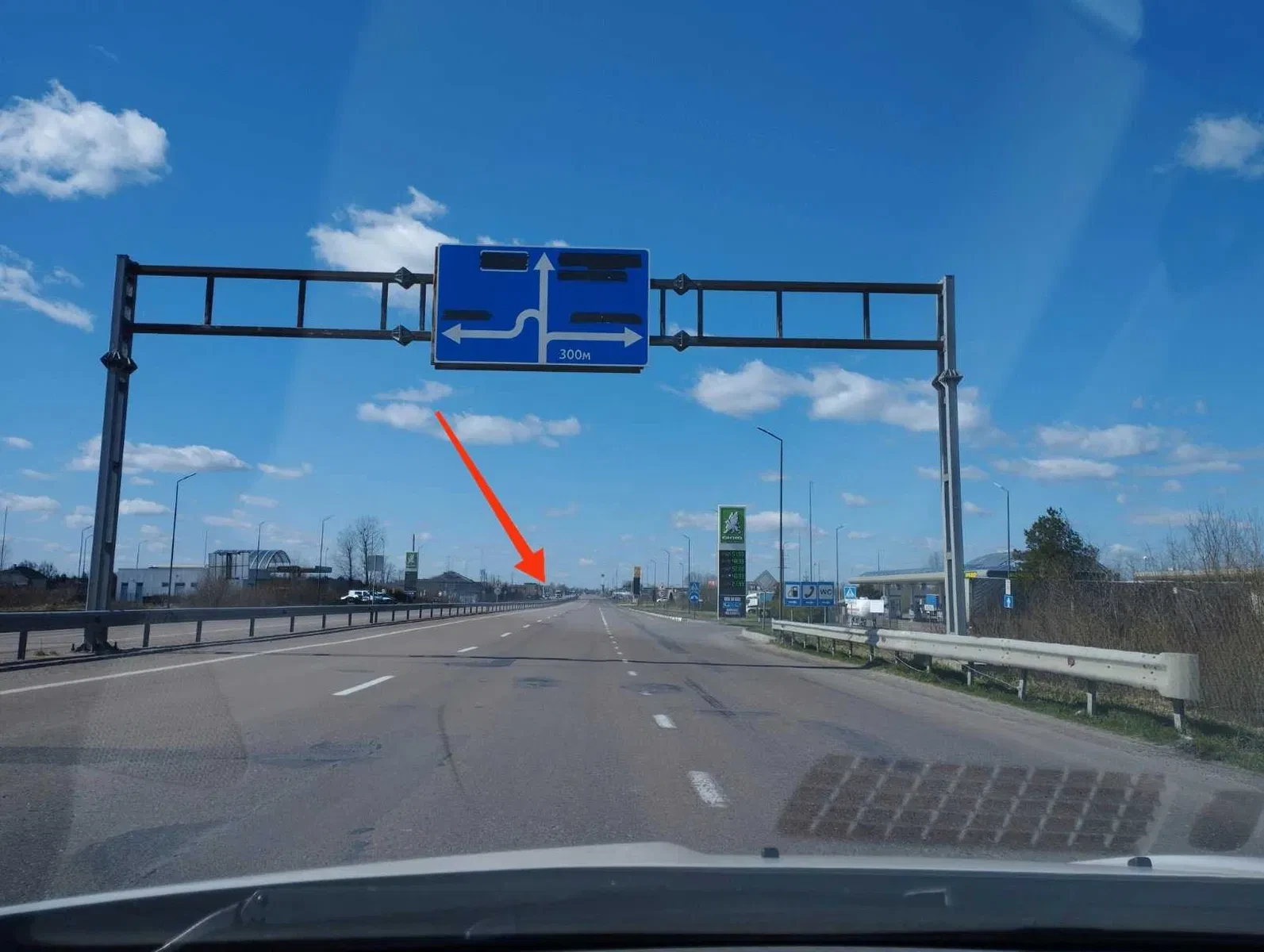 Гараж, Варшавська траса: 0,9 га, паркінг TIR, підстанція 100 кВт