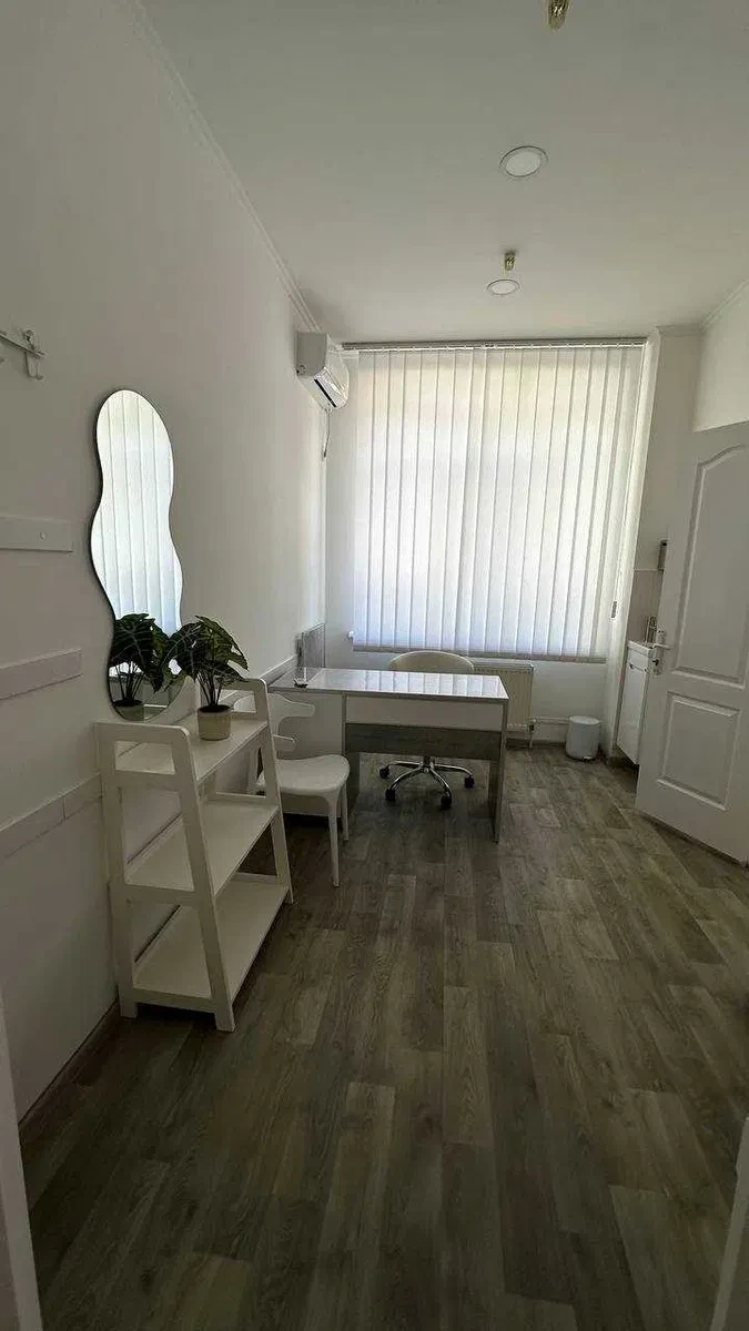 Этаж, Французский бульвар: медцентр, паркинг 20-25 авто - фото 3