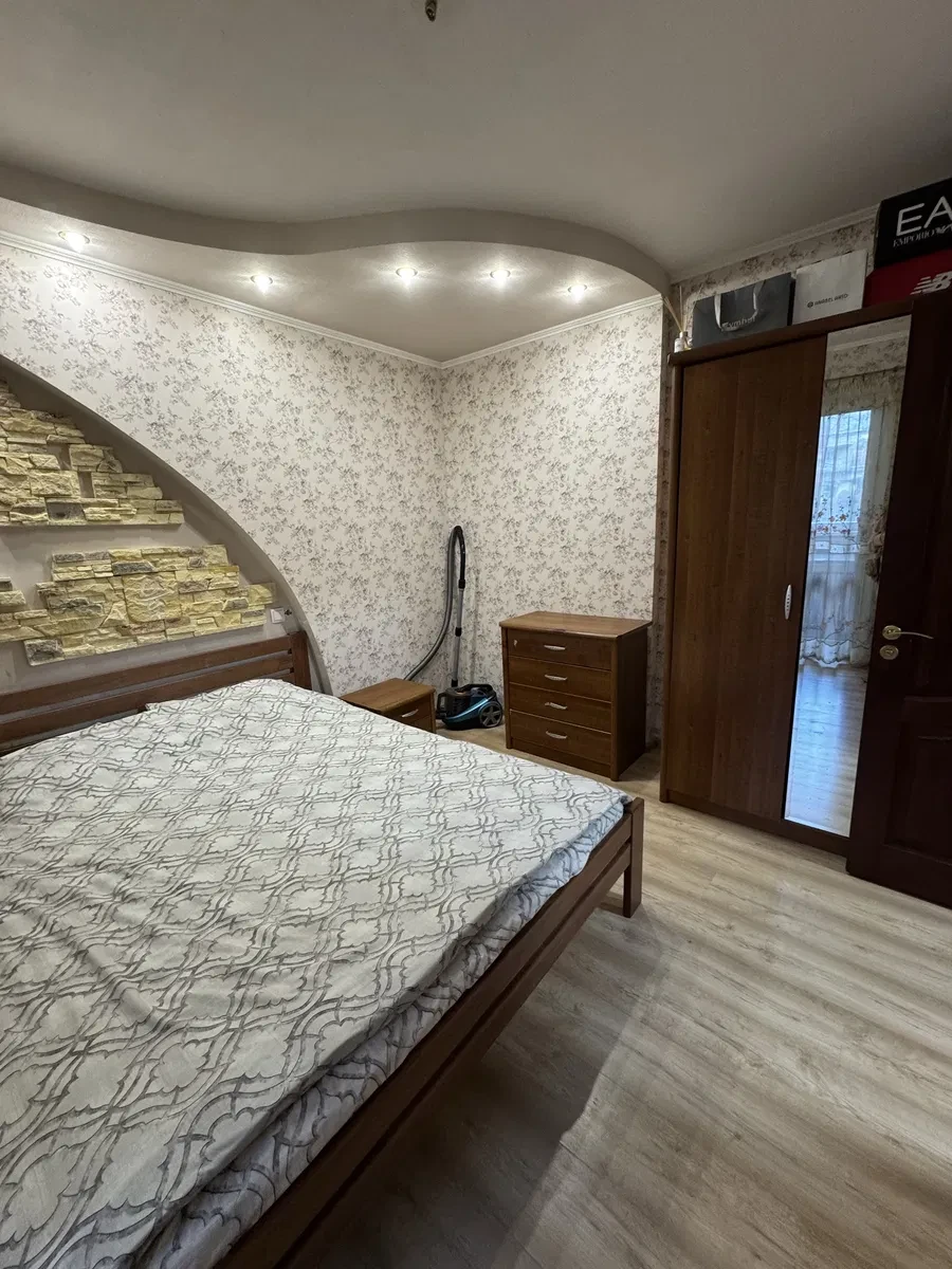 2-кімнатна квартира, Солом'янський: дві засклені лоджії, косметичний ремонт - фото 2