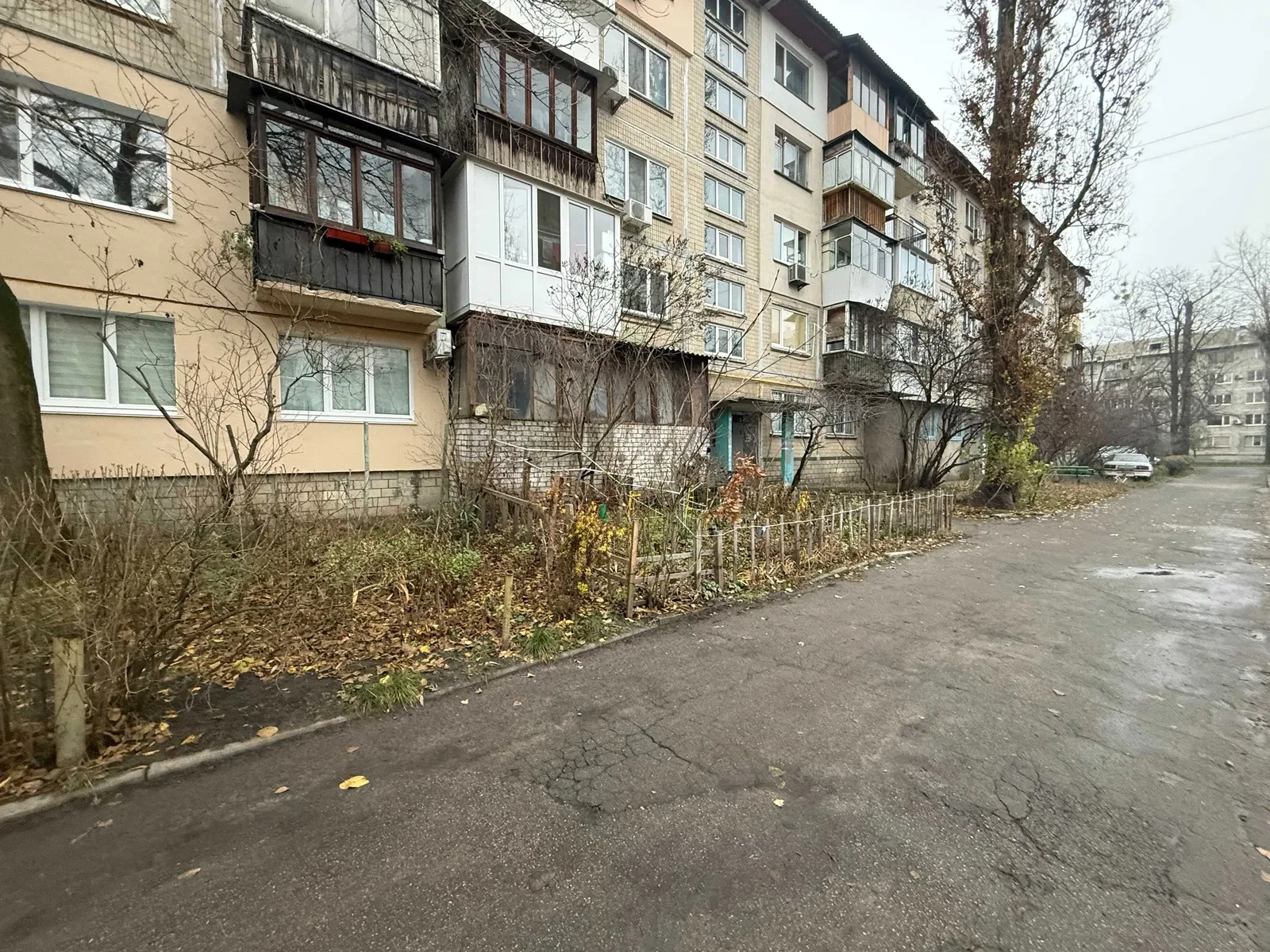 2-кімнатна квартира, Дніпровський: під ремонт, суміжні кімнати