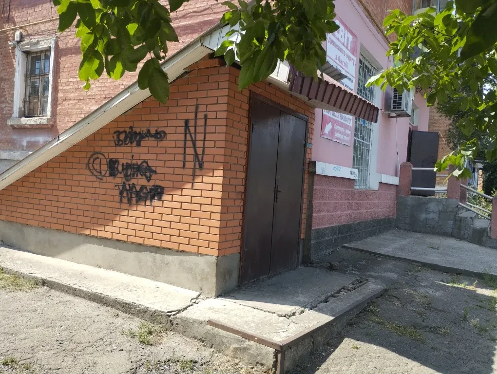 Приміщення, Сміла: напівпідвальне, перша лінія від дороги, фото 2