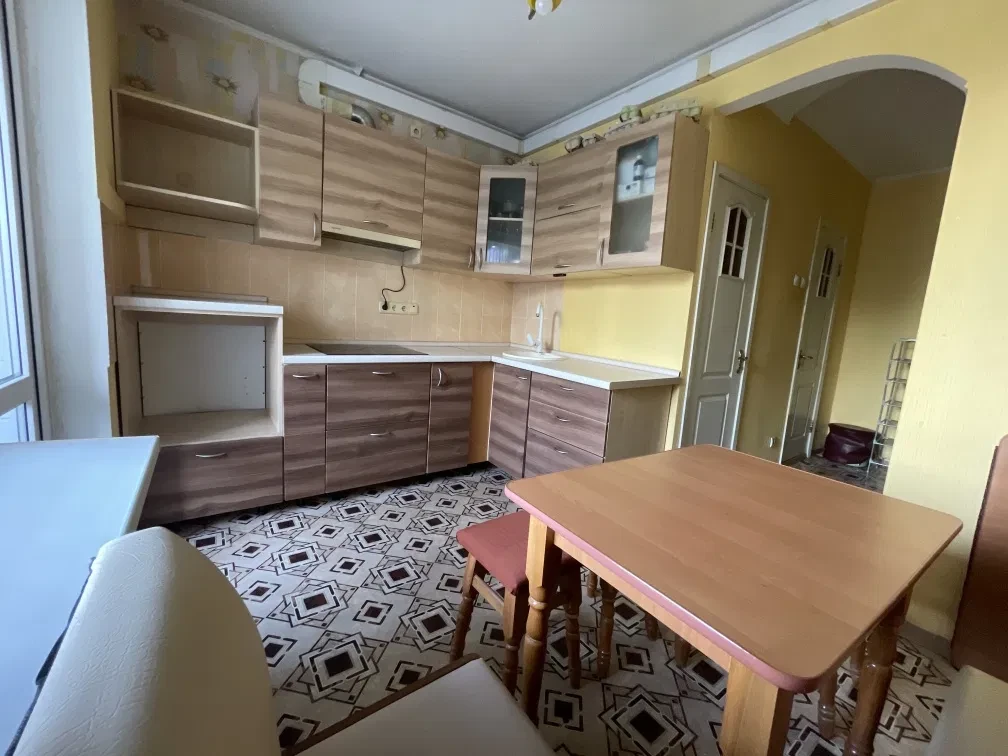 2-кімнатна квартира, Дарницький: ліфт і водопостачання без світла