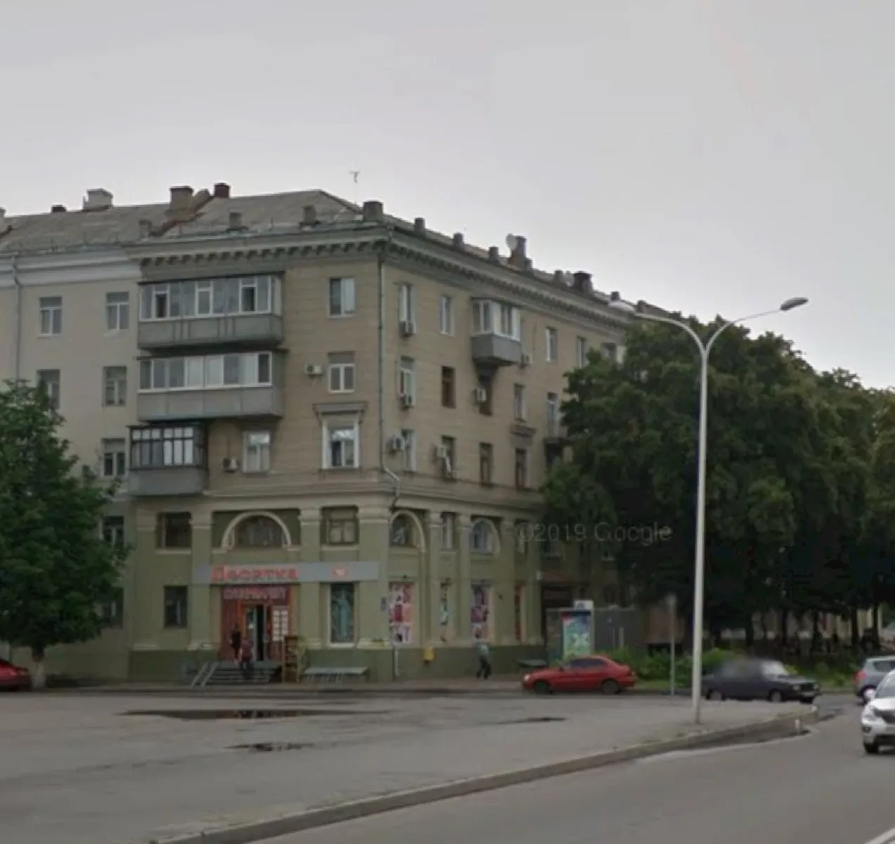 2-кімнатна квартира, Слобідський: новий ремонт, кухня 14 м², сталінка