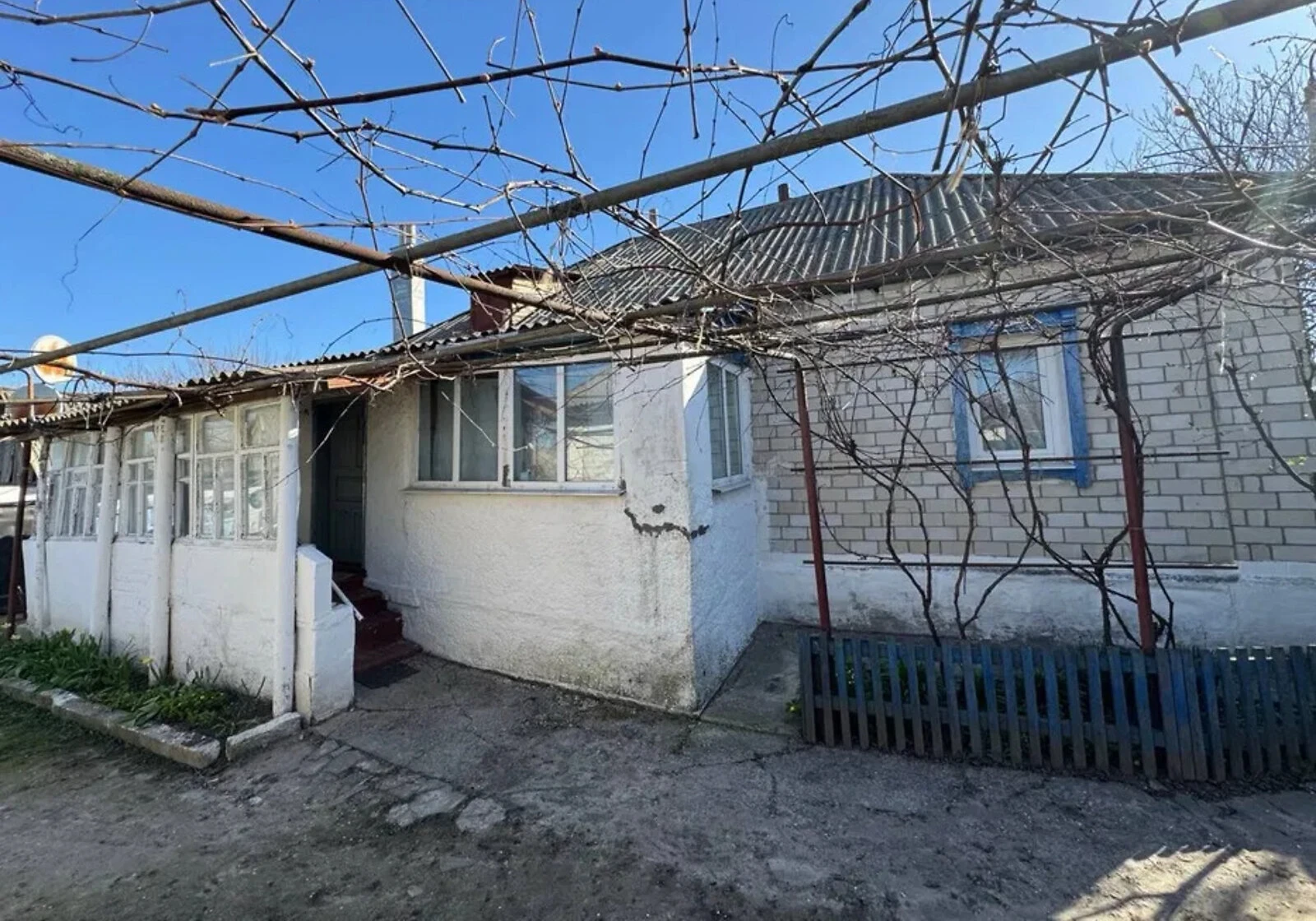 Будинок, Буринь: газове опалення, цегляні стіни, шиферний дах - фото 1