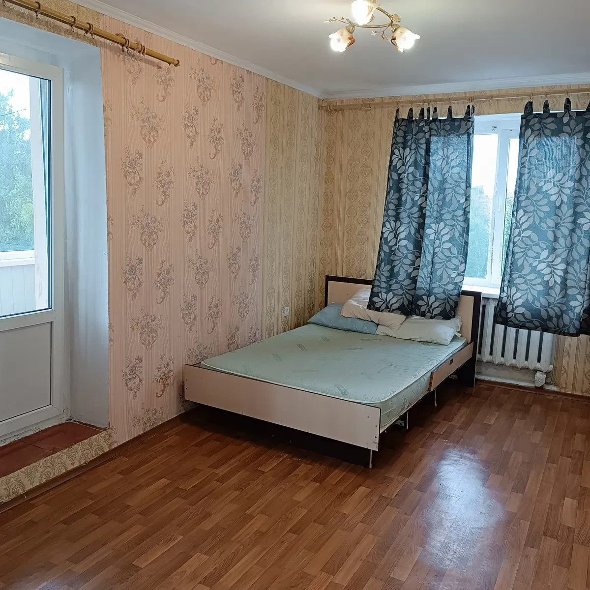 1-комнатная квартира, Сумы: двуспальная кровать, мебель и техника