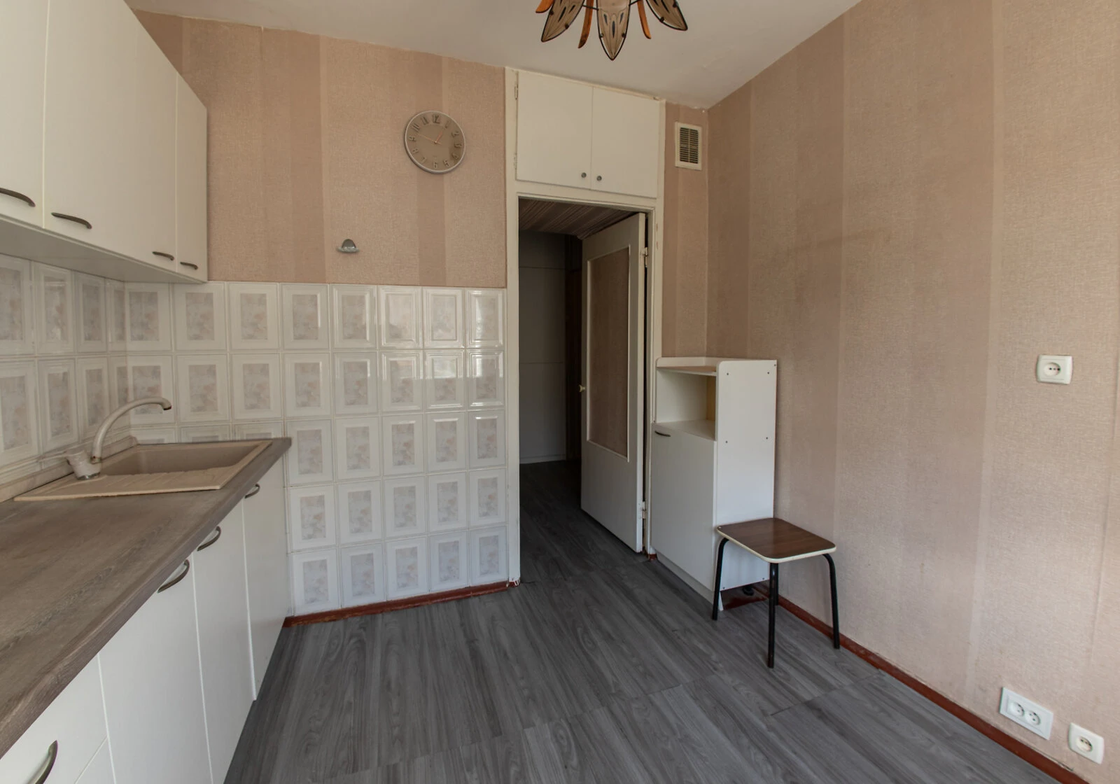 2-кімнатна квартира, Троєщина: косметичний ремонт, газ і вода без світла, фото 3