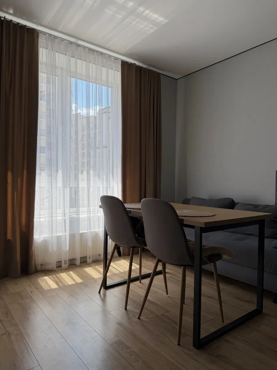 Евродвушка в ЖК Бургундія: кухня-гостиная 15 м², мебель и техника - фото 3