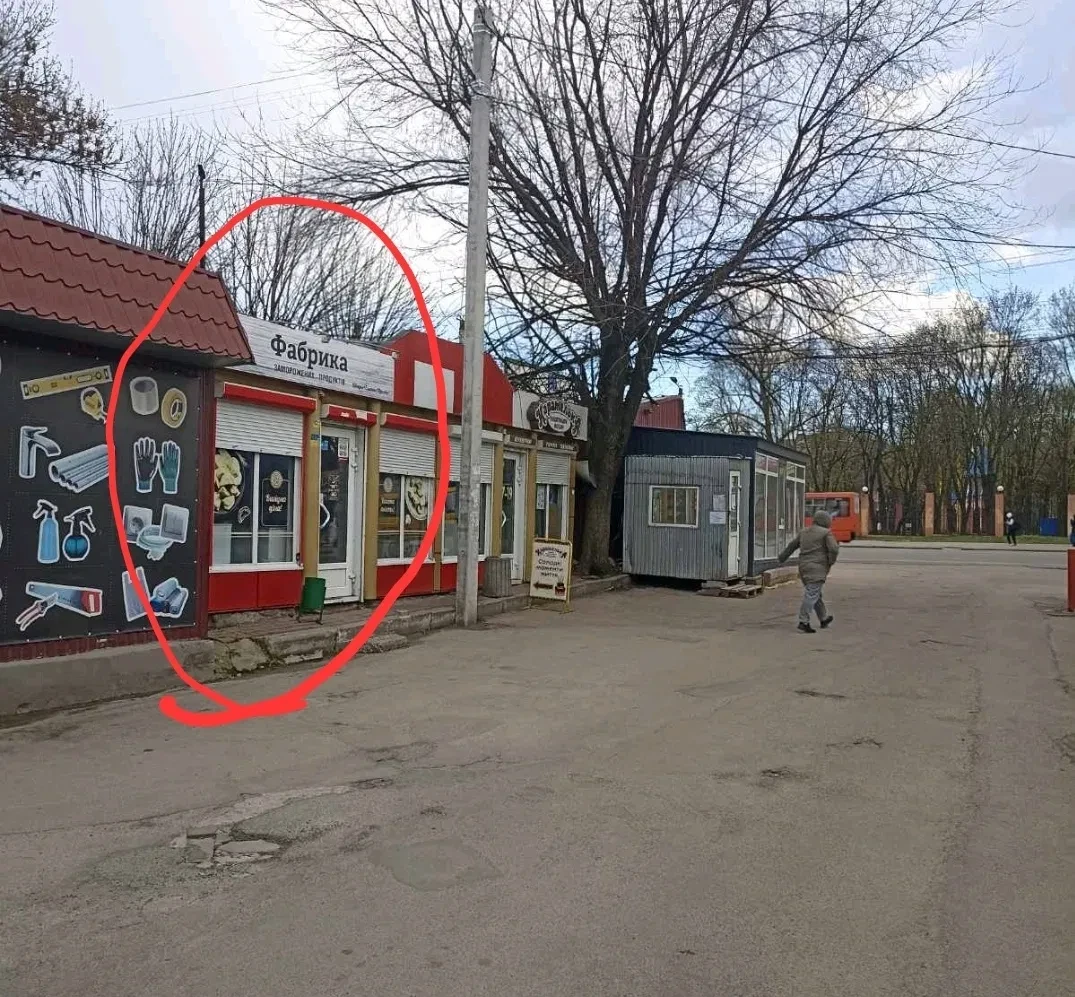 Павільйон, Старий автовокзал: жвавий трафік, за шлагбаумом - фото 4