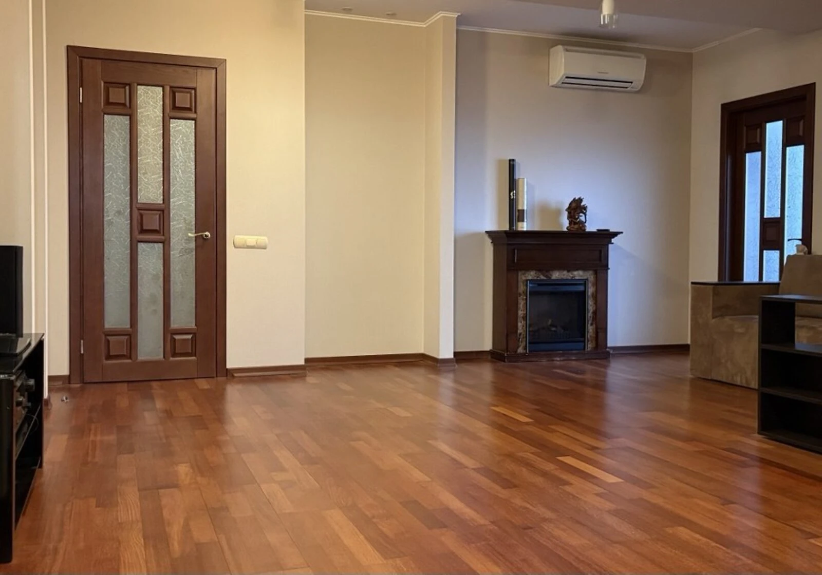 3-кімнатна квартира, Борщагівка: дизайнерський ремонт, камін - фото 1