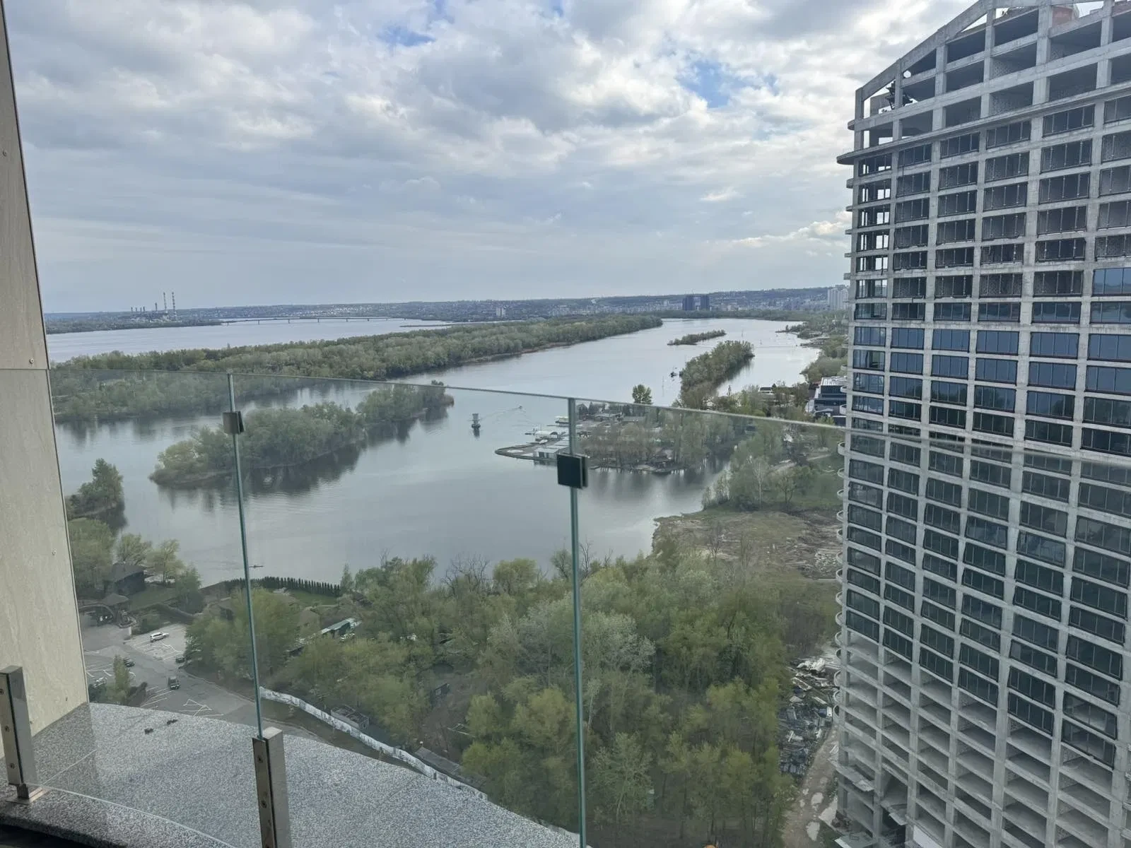 3-кімнатна квартира у ЖК Bartolomeo Resort Town: тераса, вид на річку - фото 4