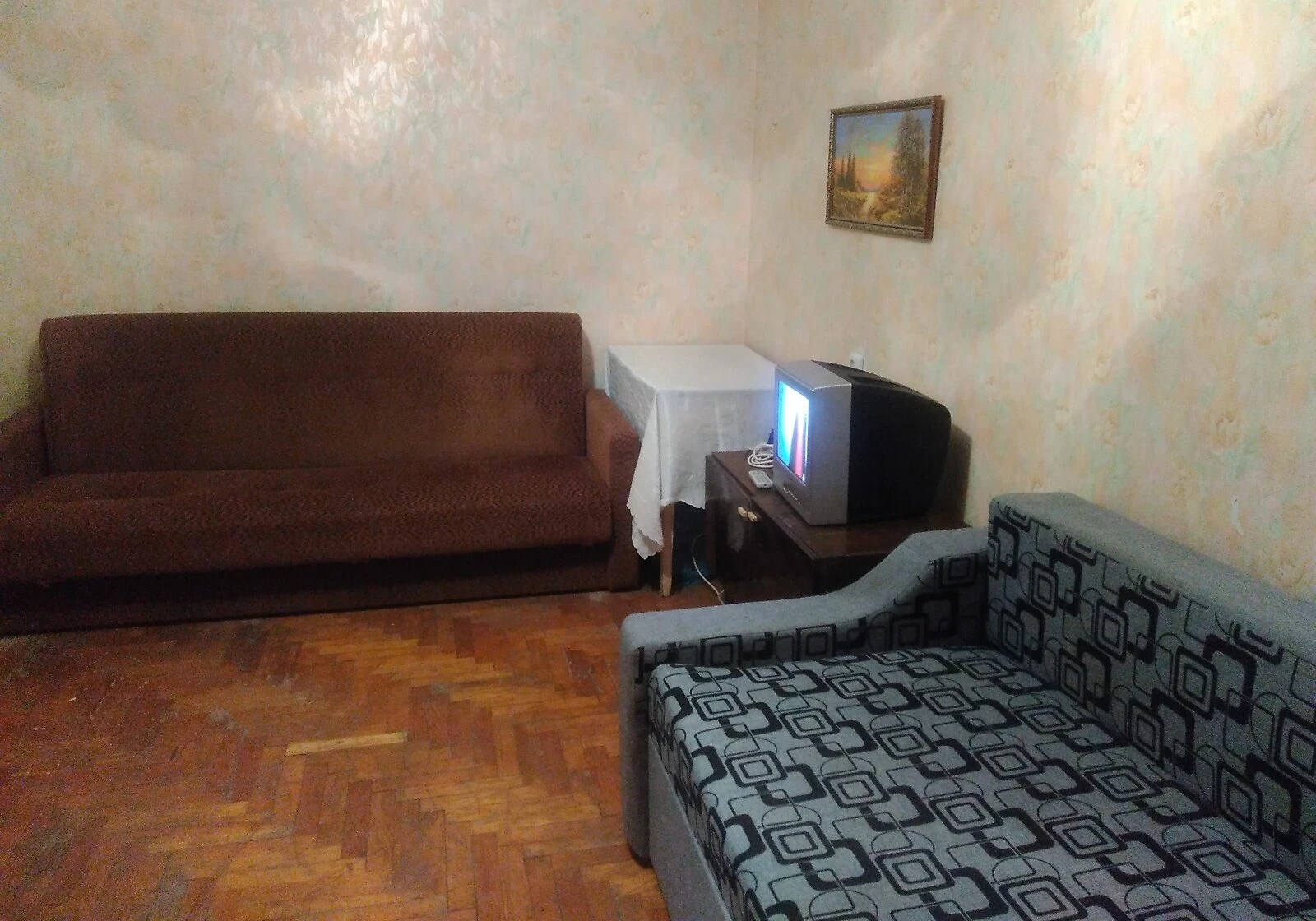1-комнатная квартира, Коммунарский: панорамные окна, балкон - фото 1