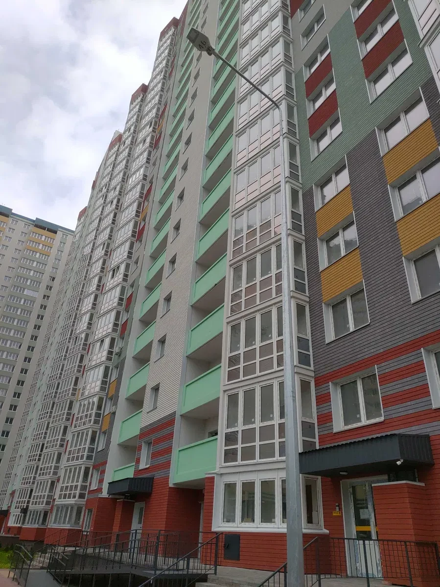 1-кімнатна квартира у ЖК Патріотика: вид на озера, генератор - фото 2
