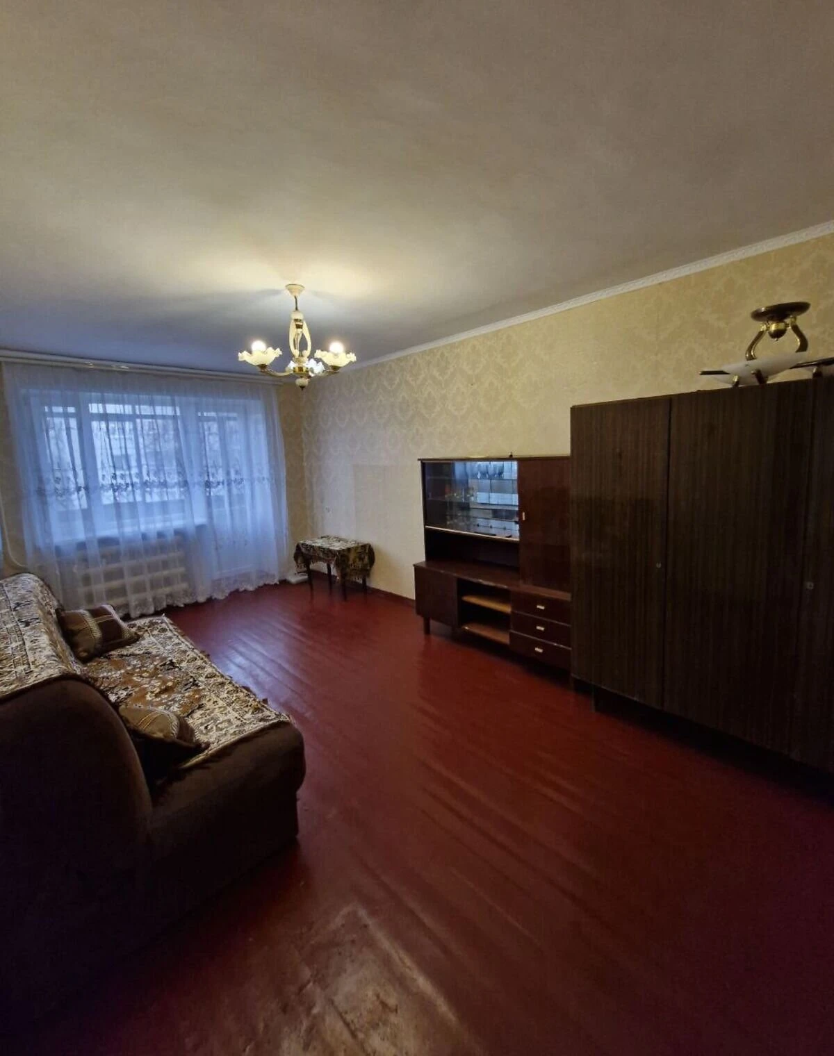 2-кімнатна квартира, Павлоград: косметичний ремонт, цегляні стіни