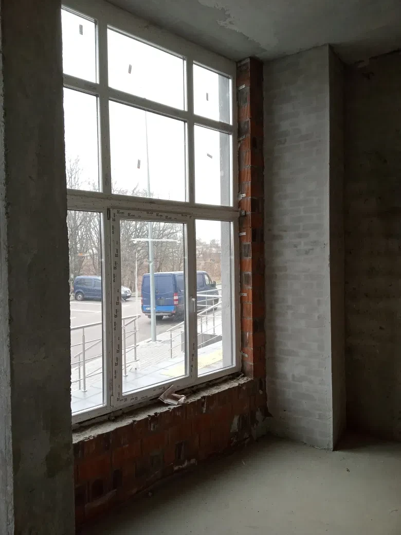 Приміщення у ЖК «Італійський квартал»: фасадне, open space, без ремонту, фото 3