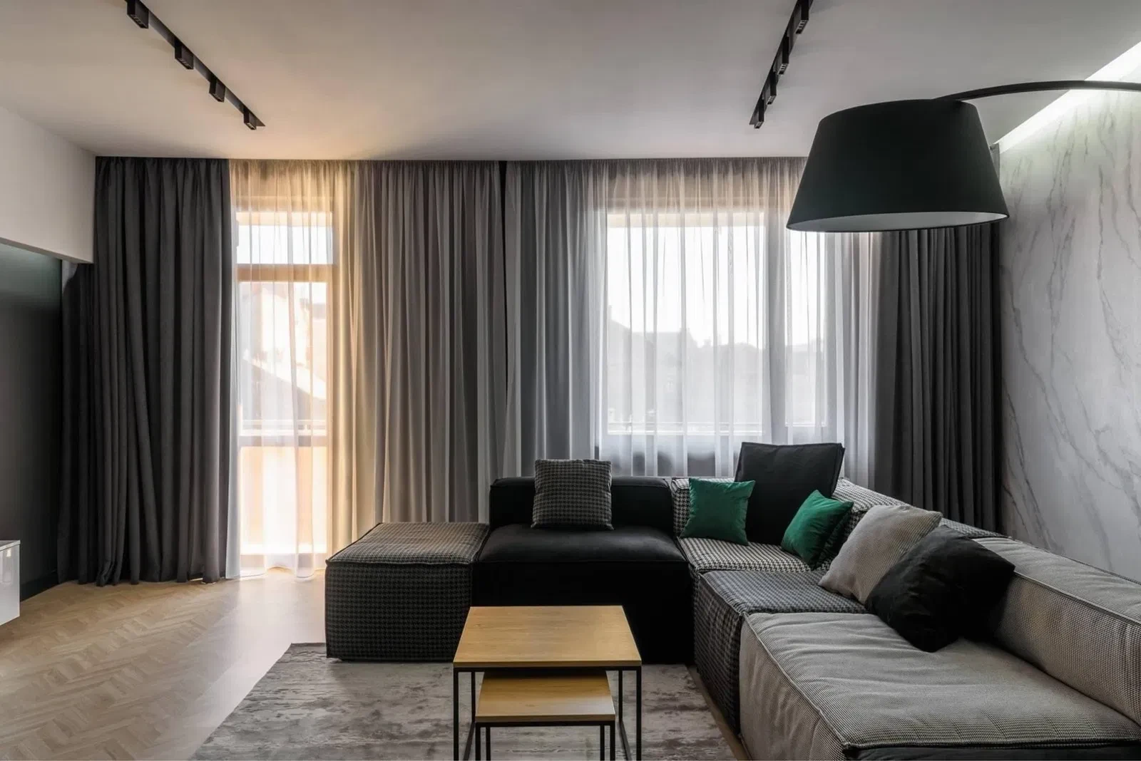 2-кімнатна квартира, Ужгород: центр, балкон, кухня 45 м²